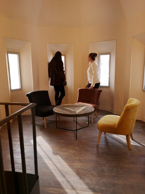 contact us let's chat get in touch. We'd love to hear from you!